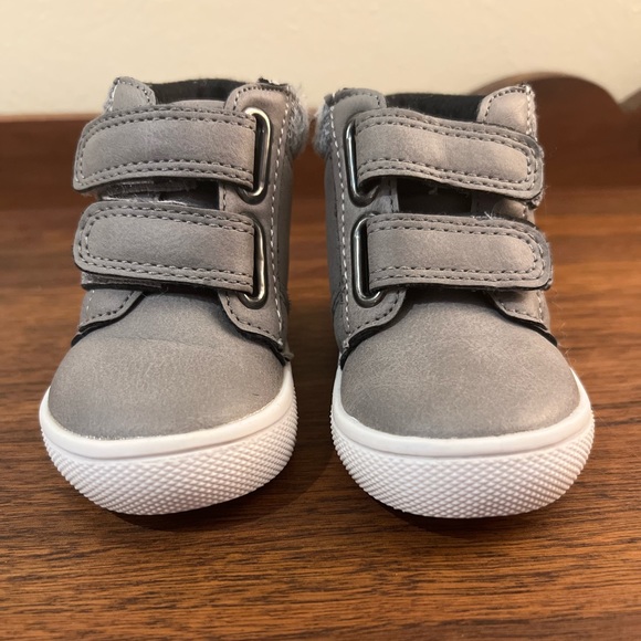 Koala Kids High Top Sneakers size 3 - Picture 2 of 9
